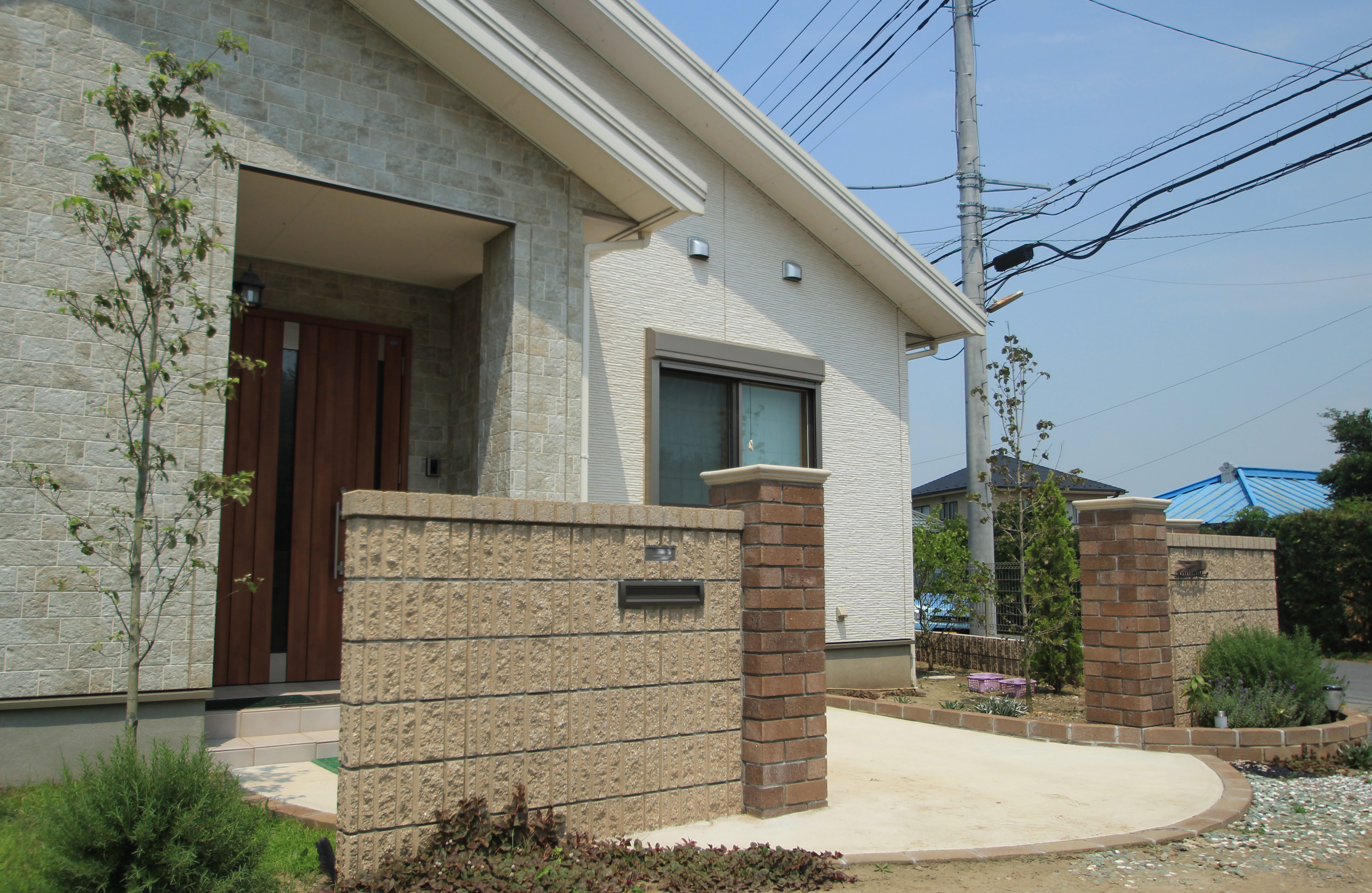 レンガの門柱がおしゃれなエクステリア印西市 一級建築士と叶える素敵なお庭 千葉市 エクステリア 外構 ガーデン キナリデザイン レンガの門柱がおしゃれなエクステリア印西市 一級建築士と叶える素敵なお庭 千葉市 エクステリア 外構 ガーデン キナリデザイン
