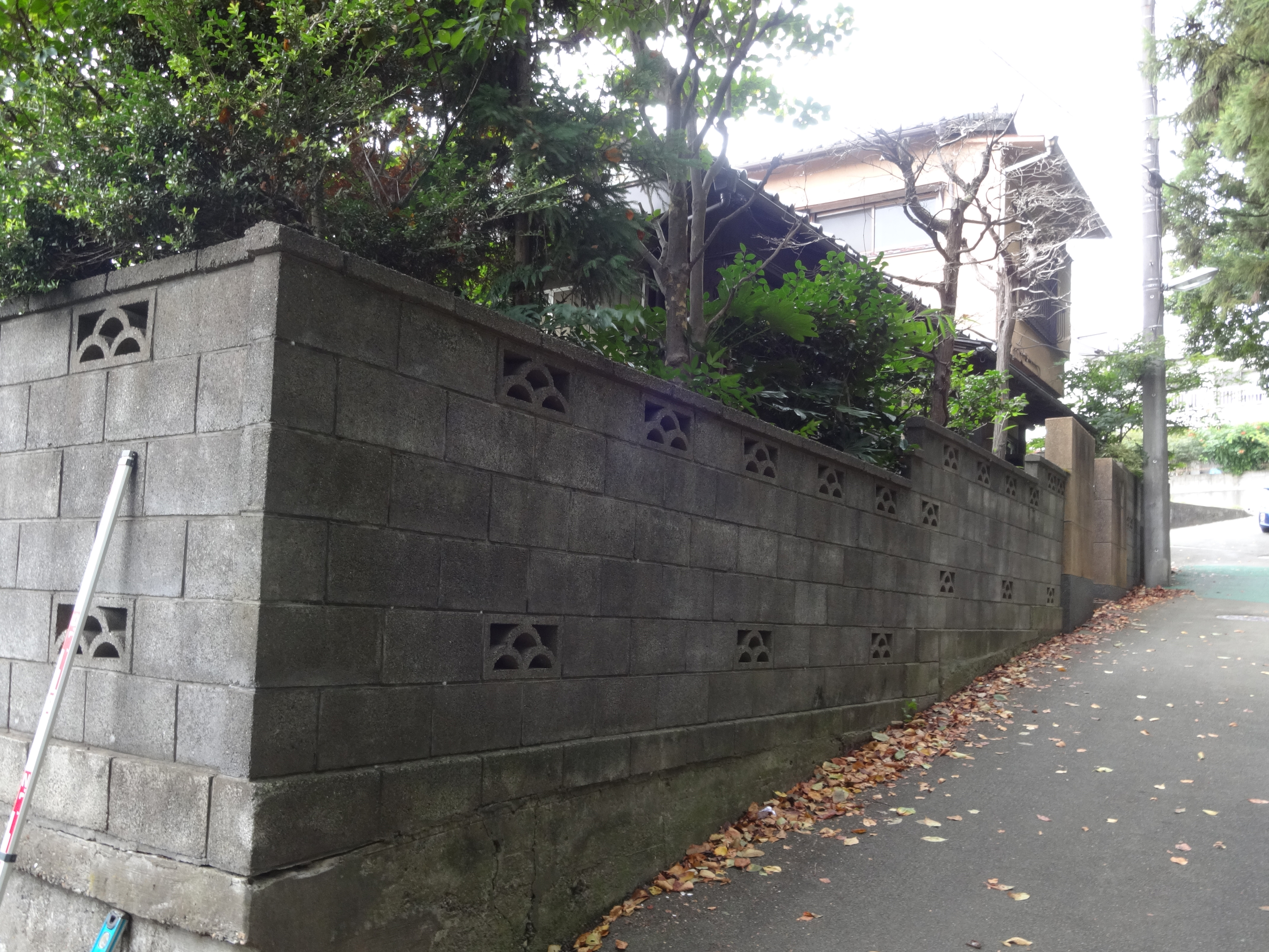 自然石を上品にあしらったプライベートガーデン。<br>松戸市Ｓ様邸11