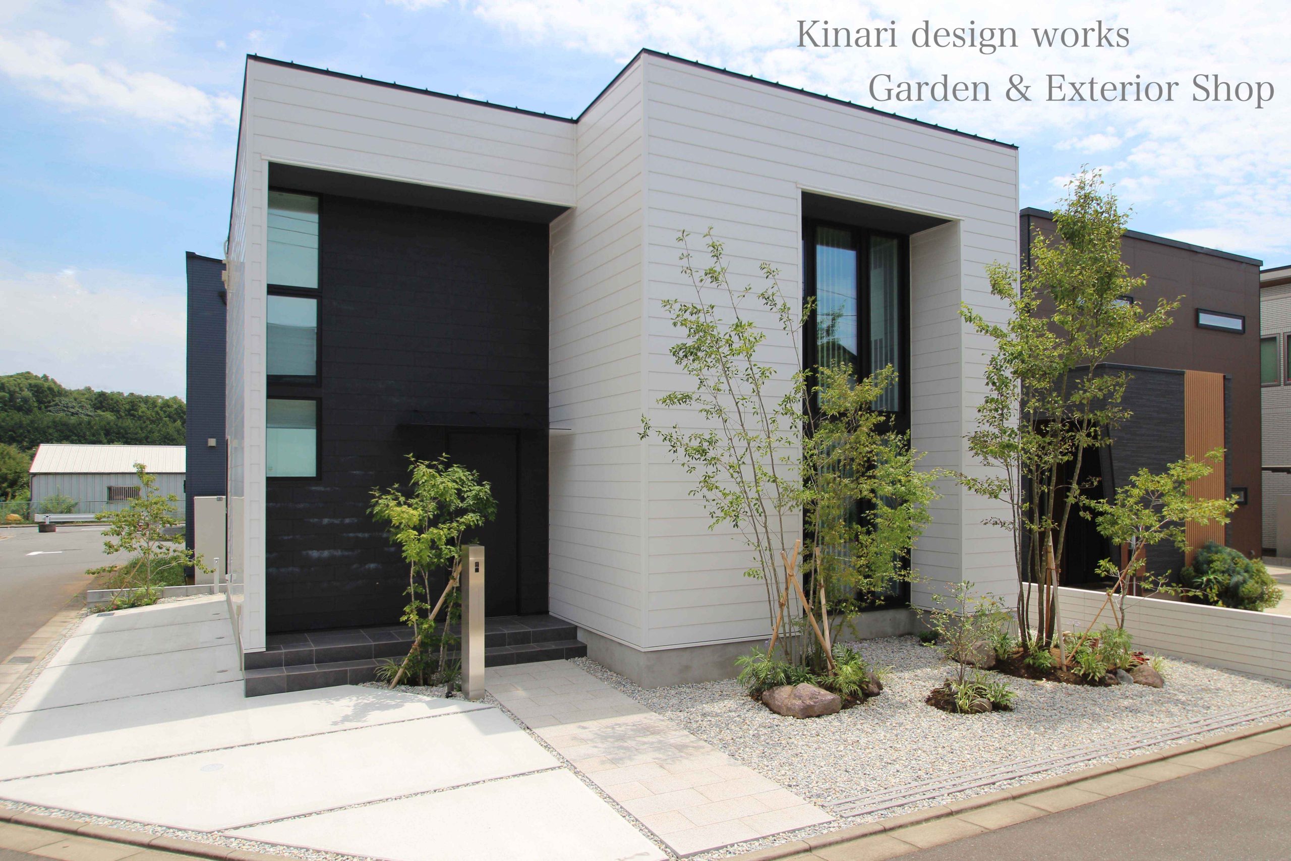 印西市。<BR>モードグリーンの洗練コンビネゾン。<BR> ディテールに宿る大人の遊び心。<BR> 初夏の装いをマチュアに仕立てて。1