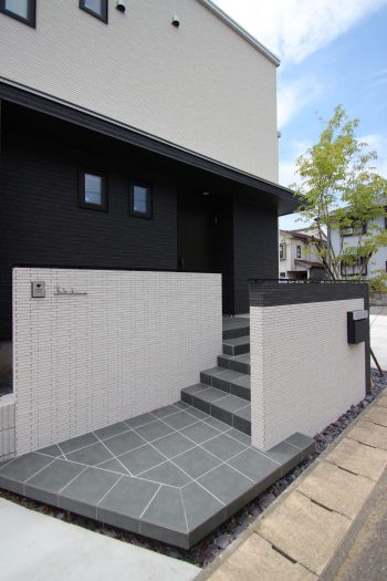 我孫子市。<BR> 凛と際立つ印象美コートスタイル。<BR>ドレスライクに魅せるハイツリー。<BR>端正に設えた稜線の深みある表情。7