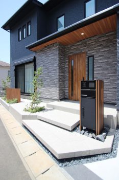 千葉県　千葉市　お洒落なタイルテラスと門扉廻りが素敵な外構工事施工事例。エクステリアプランのご紹介。0529-10