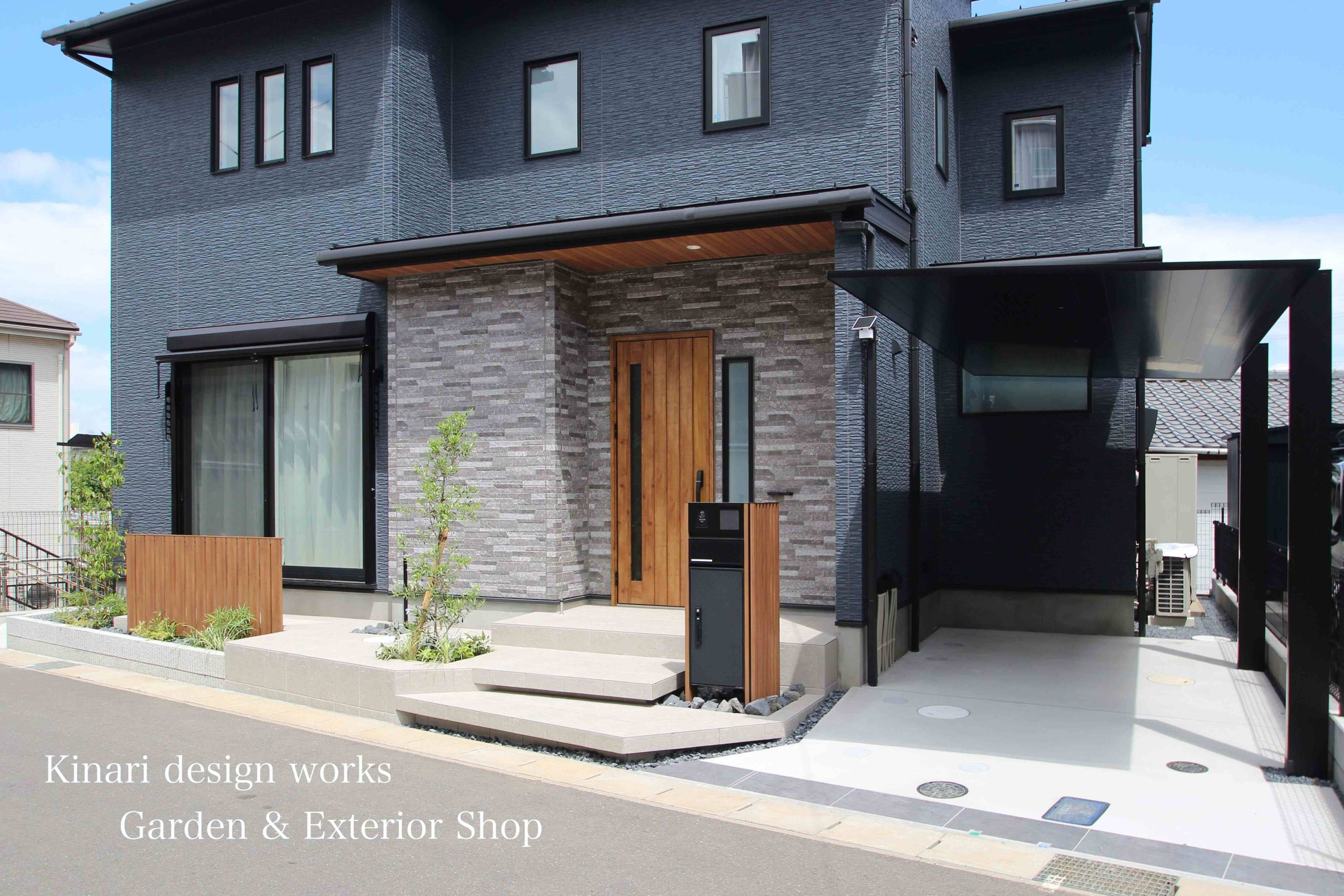 千葉市。<BR>大人の日常に、シアーマテリアル。<BR>初夏の風をはらむ優雅な涼感。<BR>フォルミックなステージに素肌感を。1