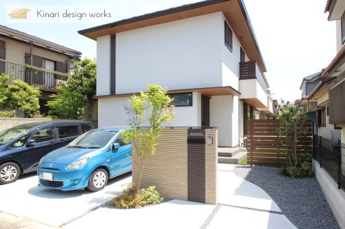 >千葉市。<BR>ポジティブグリーンに個性を添えて。<BR>躍動する春に描くシルエットライン。<BR>爽やかな５月はモードなアプローチ。