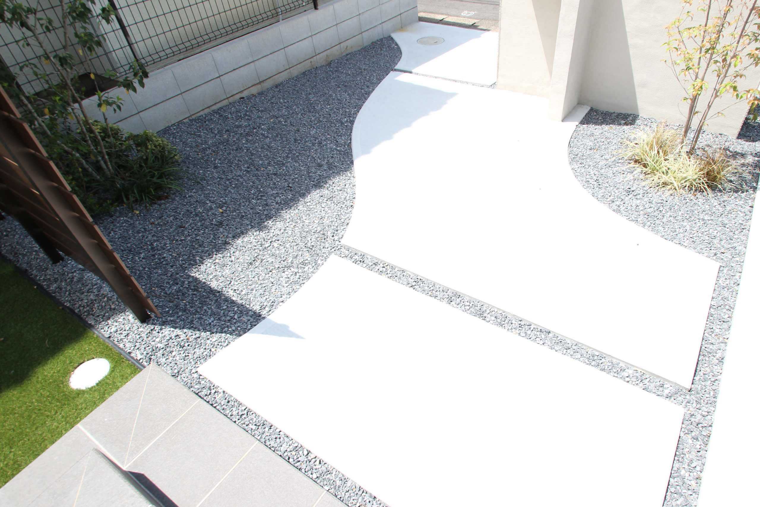 千葉市。<BR>ポジティブグリーンに個性を添えて。<BR>躍動する春に描くシルエットライン。<BR>爽やかな５月はモードなアプローチ。5